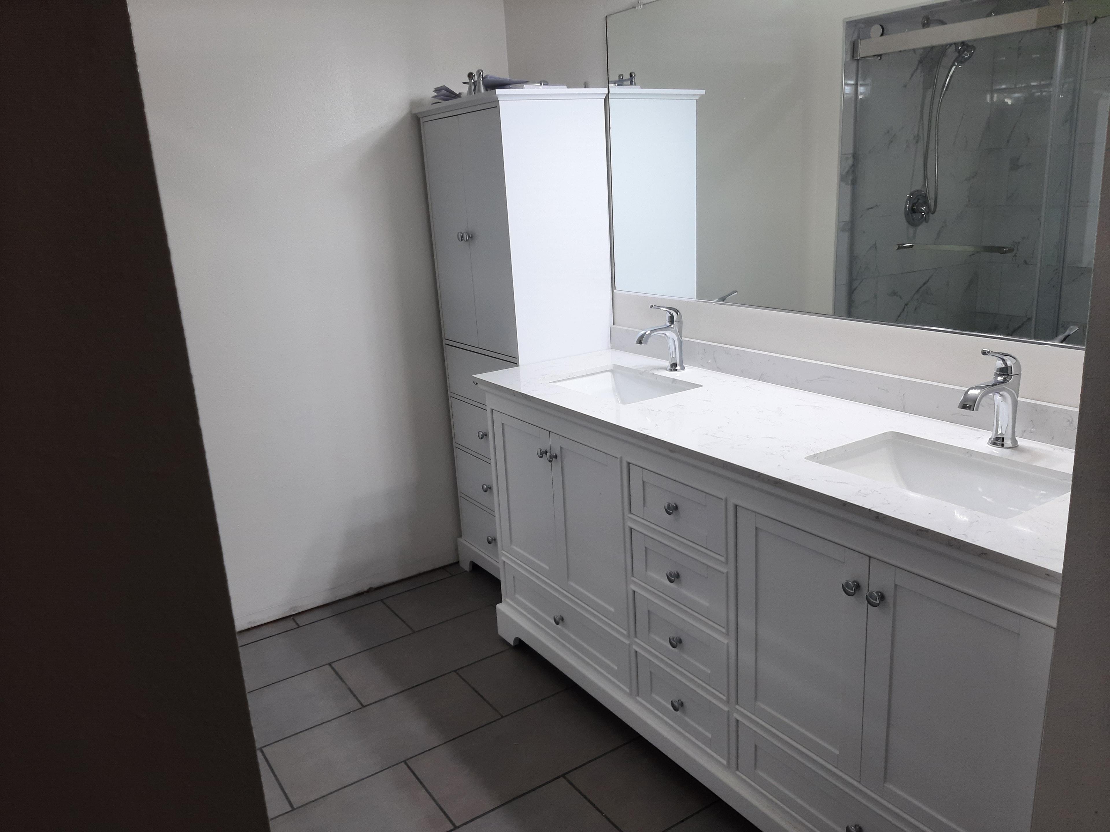 Double-vanity primary bath